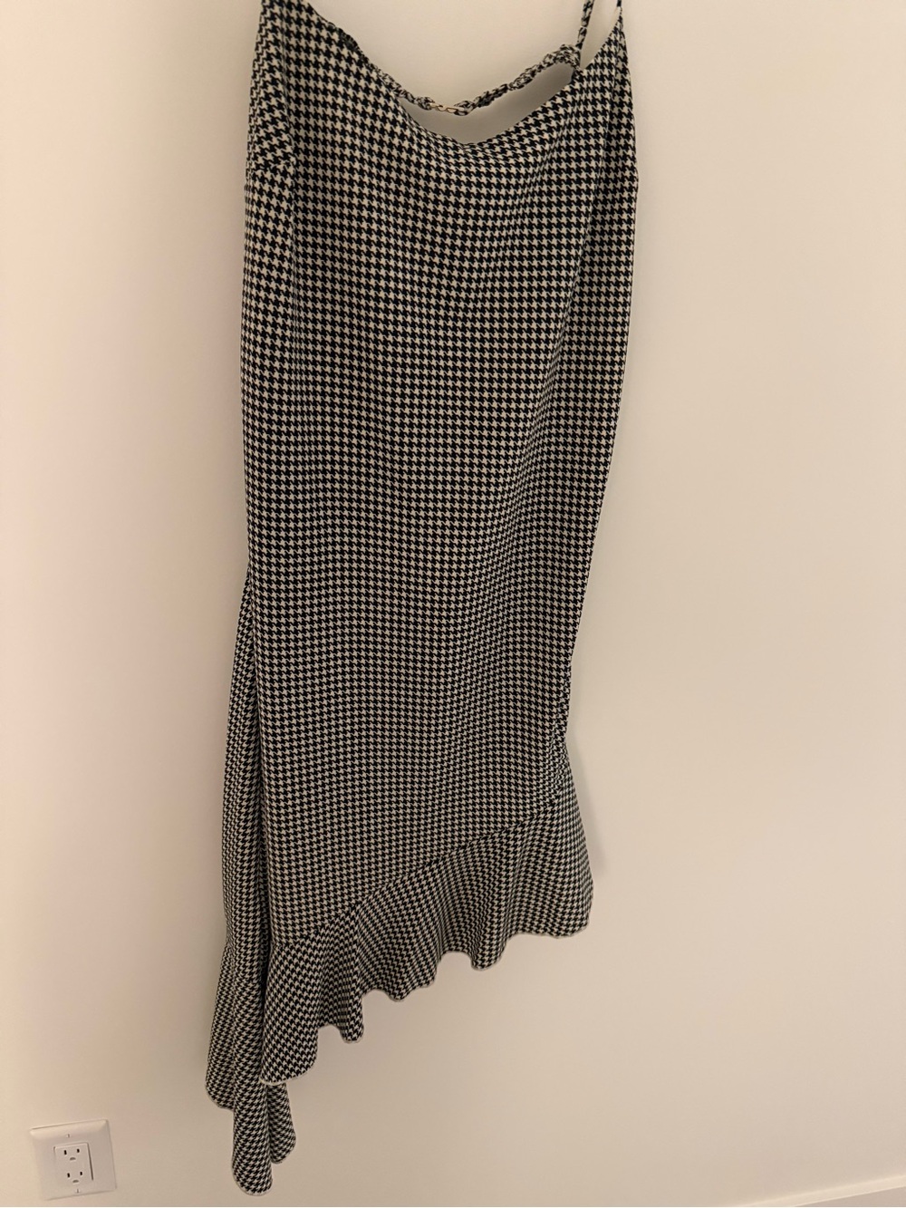 Abercrombie & Fitch Black and White Houndstooth Asymmetrical Ruffle Skirt